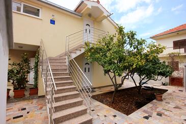 Apartments By The Sea Vinišće, Trogir - 10008 - クロアチア共和国