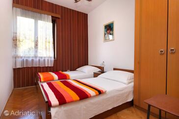 Ferienwohnungen am Meer mit Pool Marusici, Omis - 10009