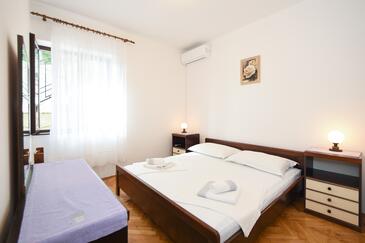 Ferienwohnungen am Meer mit Pool Marusici, Omis - 10009