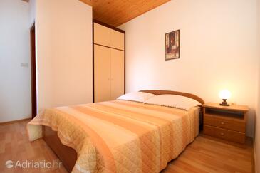 Ferienwohnungen am Meer mit Pool Marusici, Omis - 10009