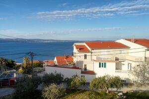 Apartmanok a tenger mellett Mali Rat, Omis - 10014