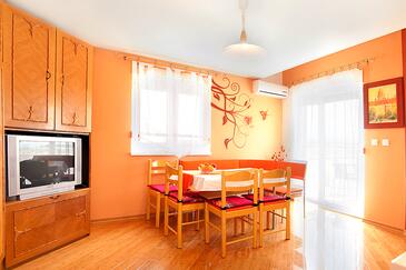 Apartmanok parkolóhellyel Vodice - 10022