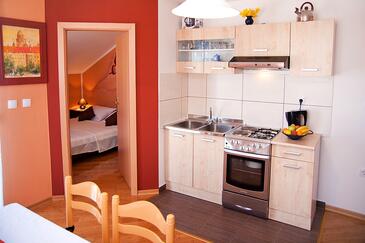 Apartmanok parkolóhellyel Vodice - 10022