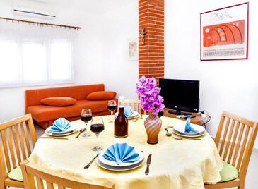 Appartementen aan zee Pisak, Omis - 1004