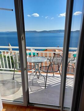 Ferienwohnungen mit Parkplatz Pisak, Omis - 1009