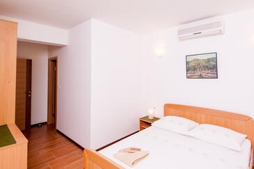 Leiligheter ved sjøen Pisak, Omis - 1010