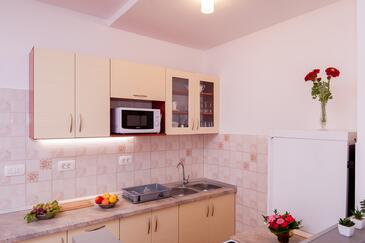 Leiligheter ved sjøen Pisak, Omis - 1010