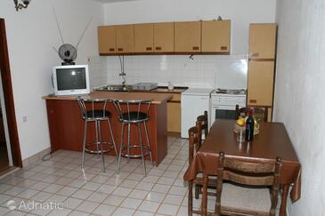 Apartments by the sea Pisak, Omiš - 1011