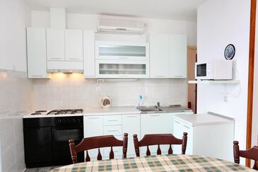 Apartments by the sea Pisak, Omiš - 1014