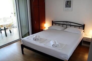 Apartmani uz more Pisak, Omiš - 1014