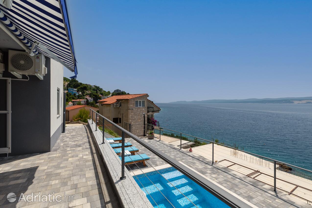 Apartmani s bazenom pogodni za obitelji s djecom Zavode, Omiš - 1021