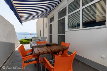 Lägenheter med pool lämpliga för familjer med barn Zavode, Omis - 1021