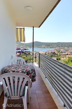Apartments by the sea Vinišće, Trogir - 10241