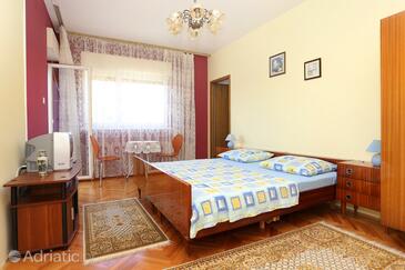 Apartments by the sea Vinišće, Trogir - 10241