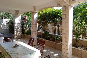 Egyszobás apartman Vinisce, Trogir (A-10241-a)
