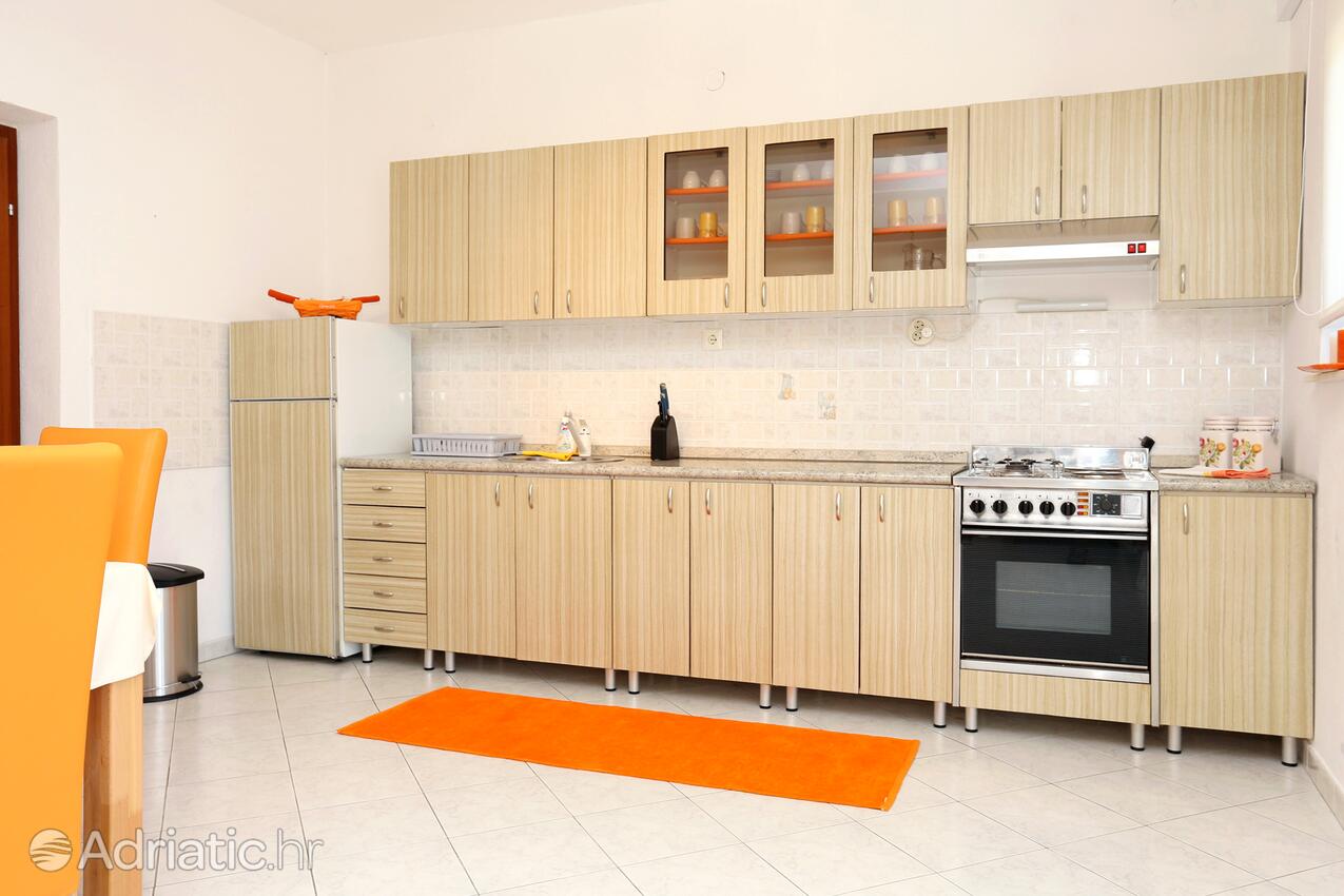 Apartmani s parkingom Trogir - 10242