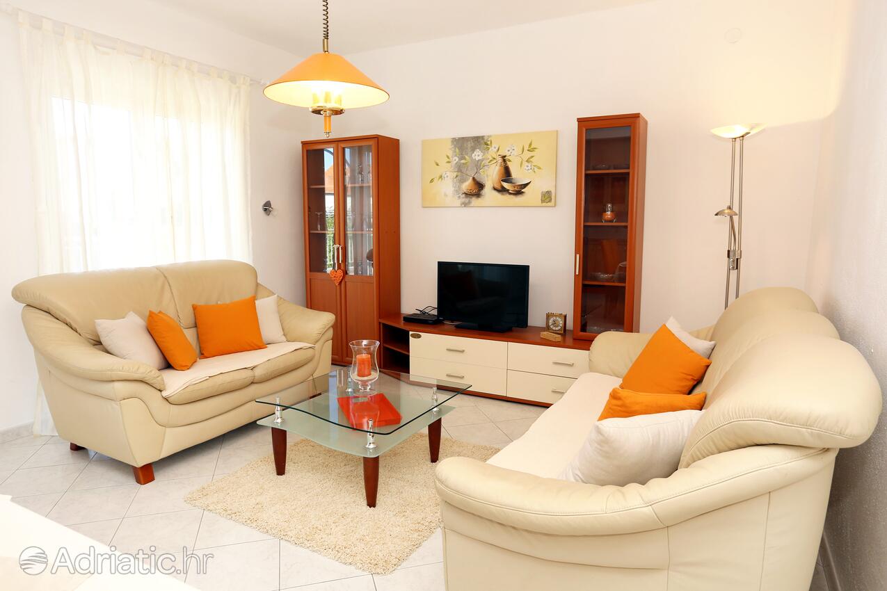 Apartmani s parkingom Trogir - 10242