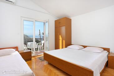 Apartments with parking space Stanići, Omiš - 1027