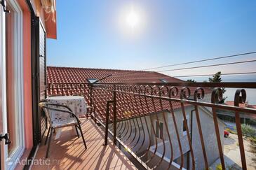 Apartments with parking space Stanići, Omiš - 1027