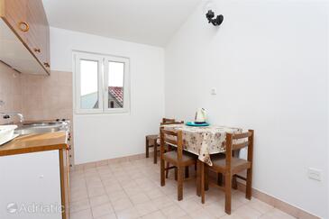 Apartments with parking space Stanići, Omiš - 1027