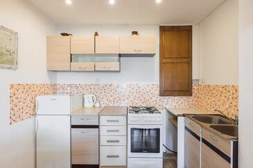 Apartments with parking space Novi Vinodolski - 10270