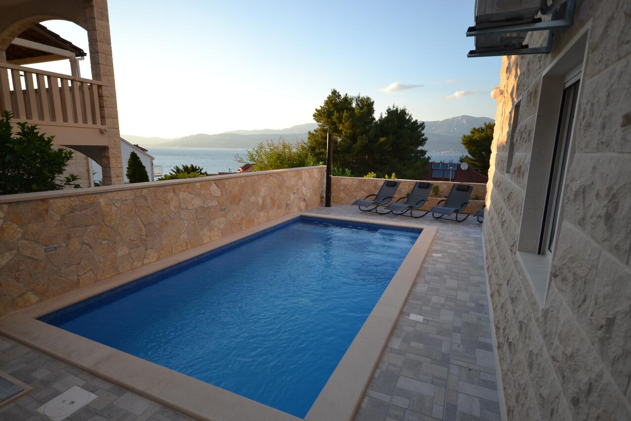 Family-friendly apartments with swimming pools Postira, Brač - 10271