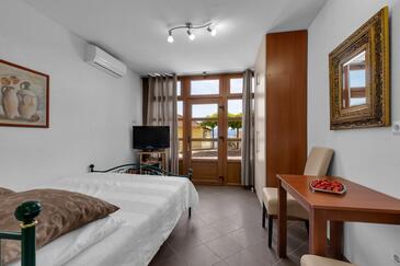 Appartamenti e camere con parcheggio Duccie - Duće, Almissa - Omiš - 10303