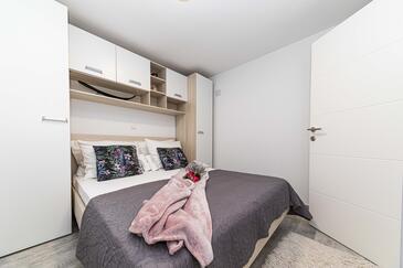 Haus mit Pool für Familien Zecevo Rtic, Rogoznica - 10307