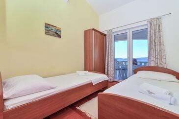 Apartments by the sea Pisak, Omiš - 10323