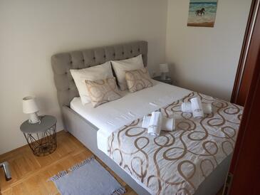 Apartments by the sea Pisak, Omiš - 10323