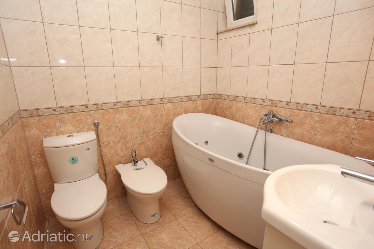 A-10324-a - Private accommodation - Apartments with a parking space Stanići, Omiš