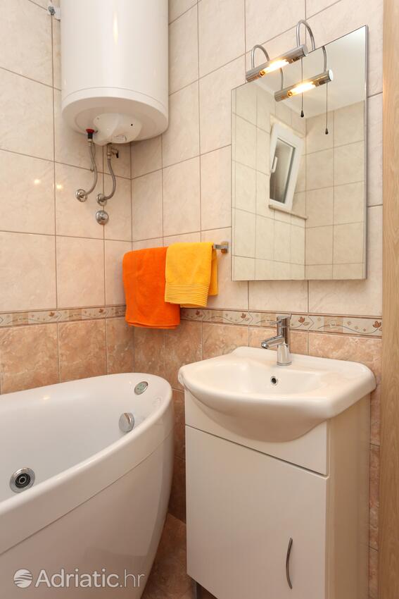 A-10324-a - Private accommodation - Apartments with a parking space Stanići, Omiš