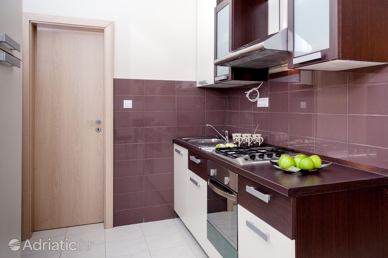 A-10324-a - Private accommodation - Apartments with a parking space Stanići, Omiš