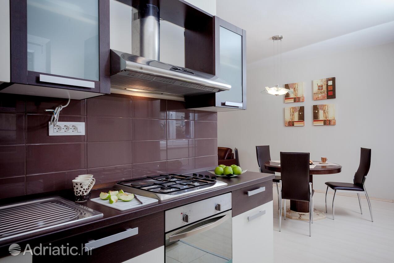 A-10324-a - Private accommodation - Apartments with a parking space Stanići, Omiš