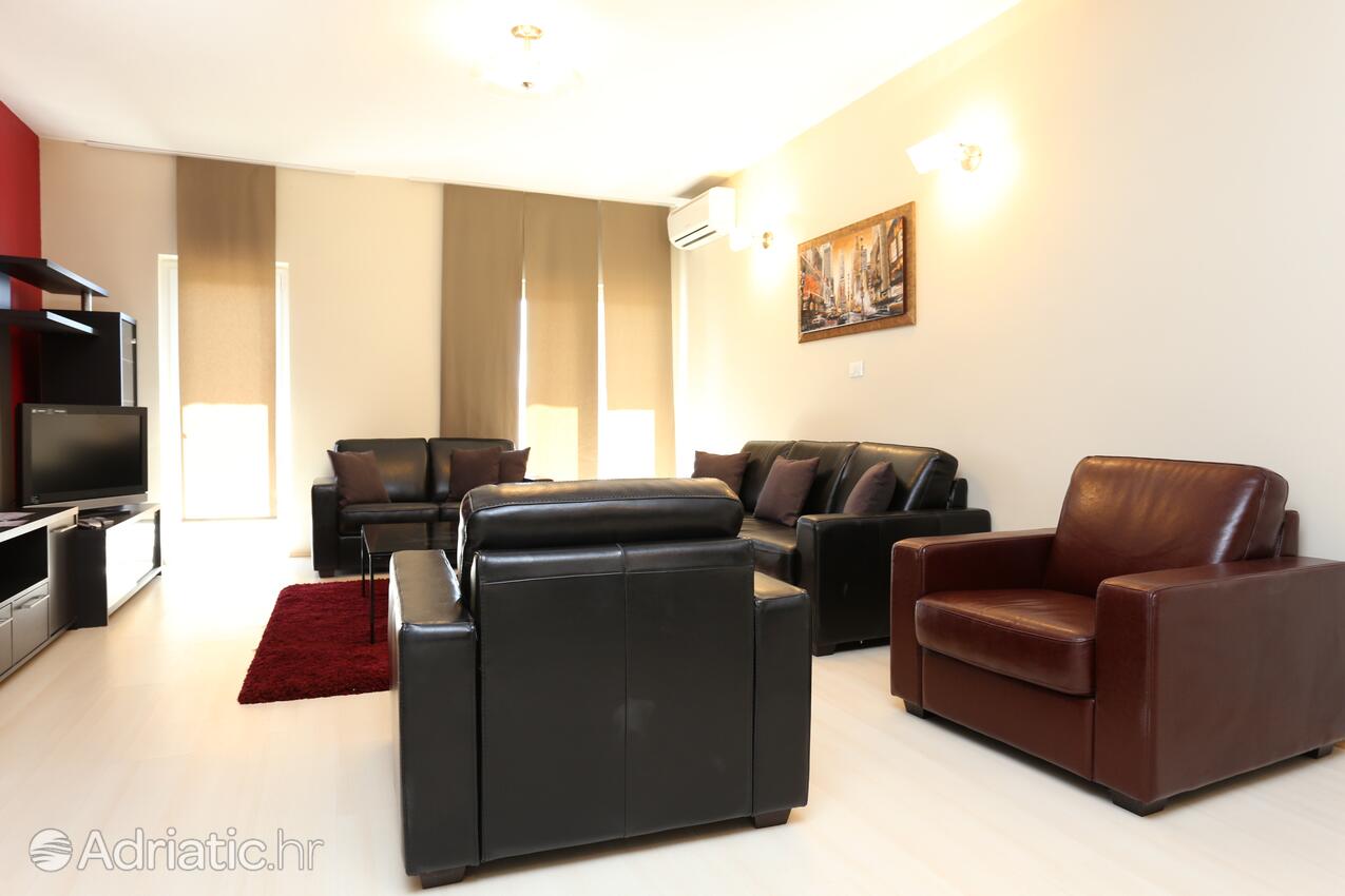 A-10324-a - Private accommodation - Apartments with a parking space Stanići, Omiš