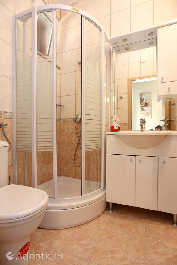 A-10324-b - Private accommodation - Apartments with a parking space Stanići, Omiš