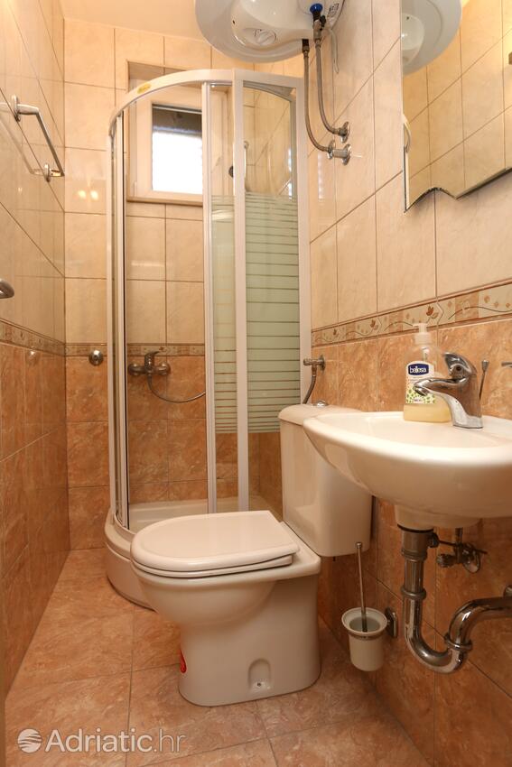 A-10324-b - Private accommodation - Apartments with a parking space Stanići, Omiš