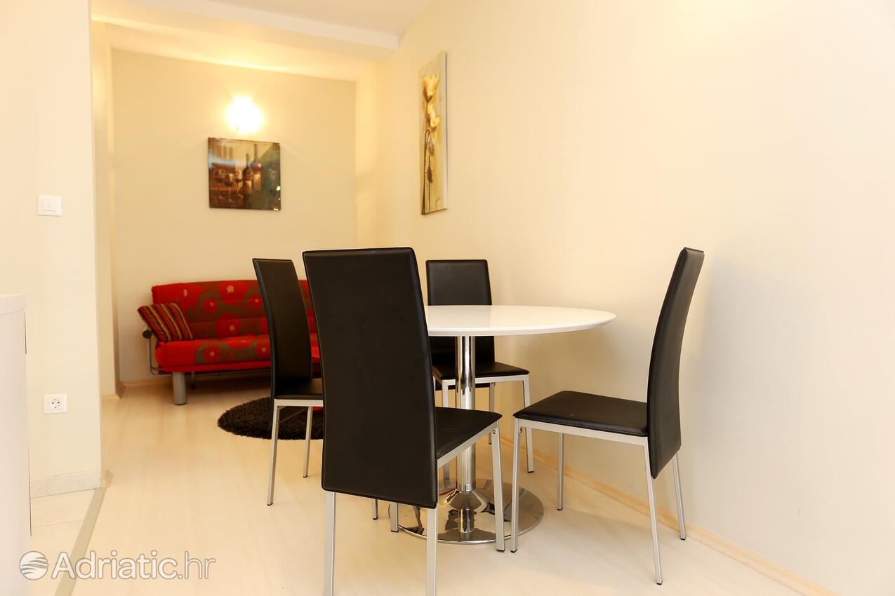 A-10324-b - Private accommodation - Apartments with a parking space Stanići, Omiš