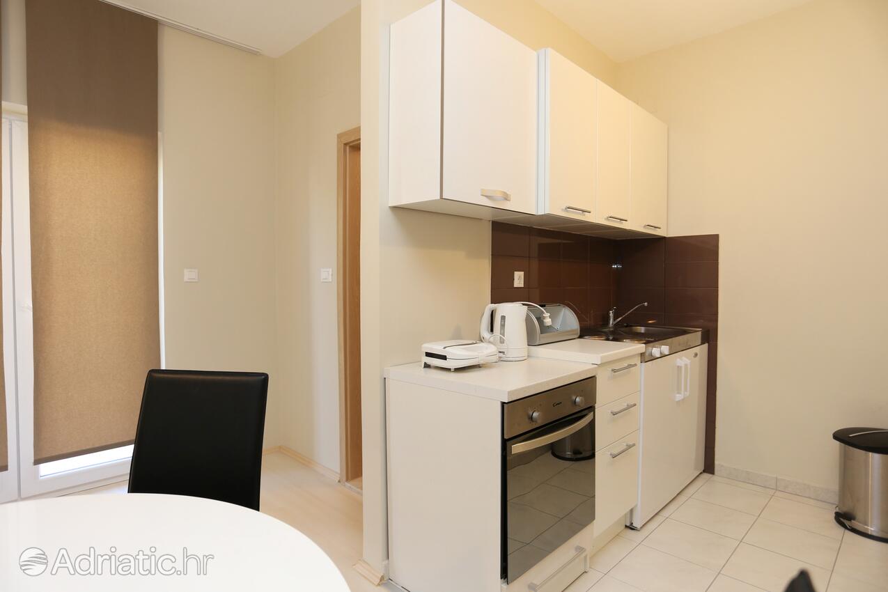 A-10324-b - Private accommodation - Apartments with a parking space Stanići, Omiš