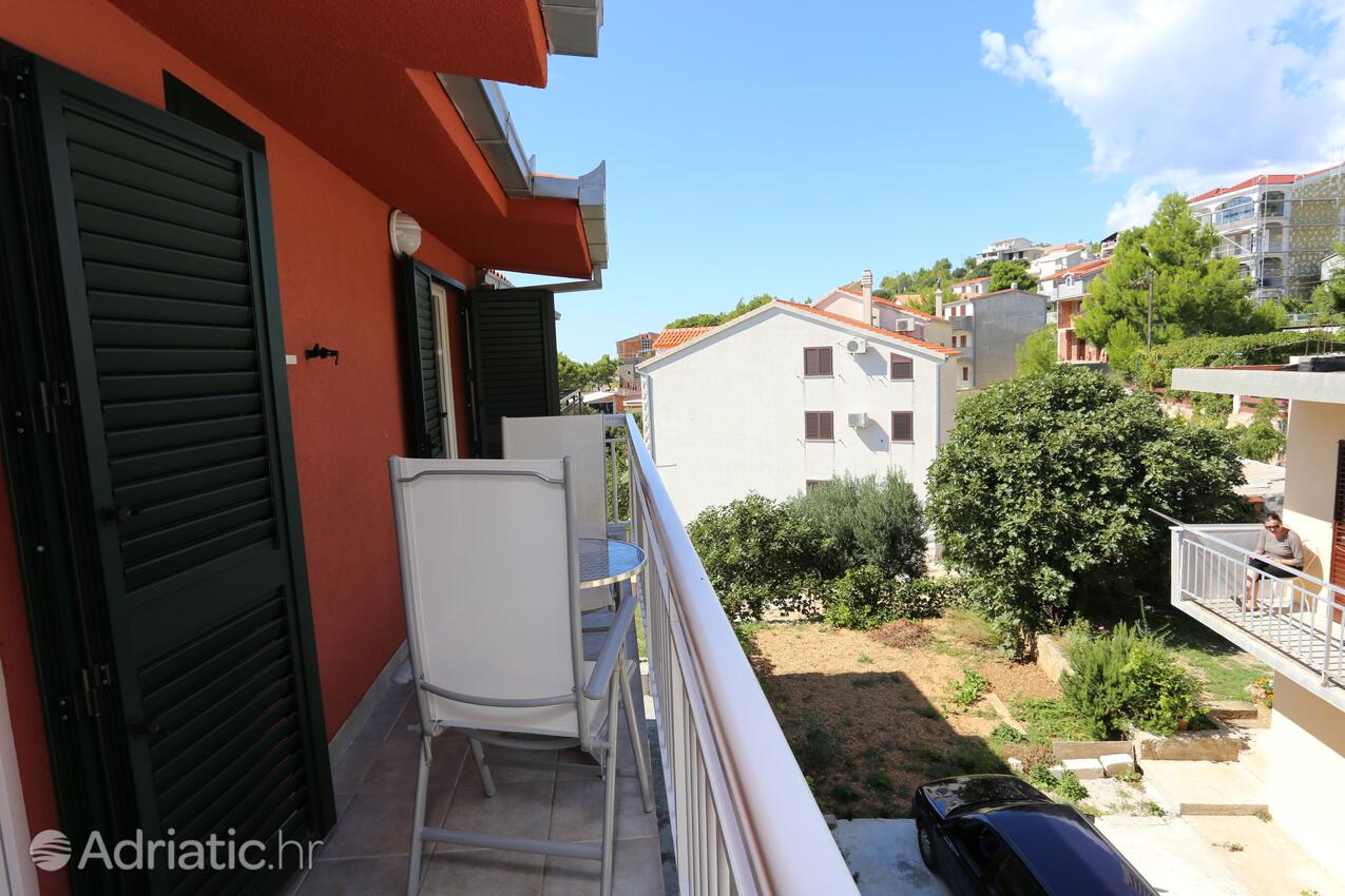 A-10324-c - Private accommodation - Apartments with a parking space Stanići, Omiš