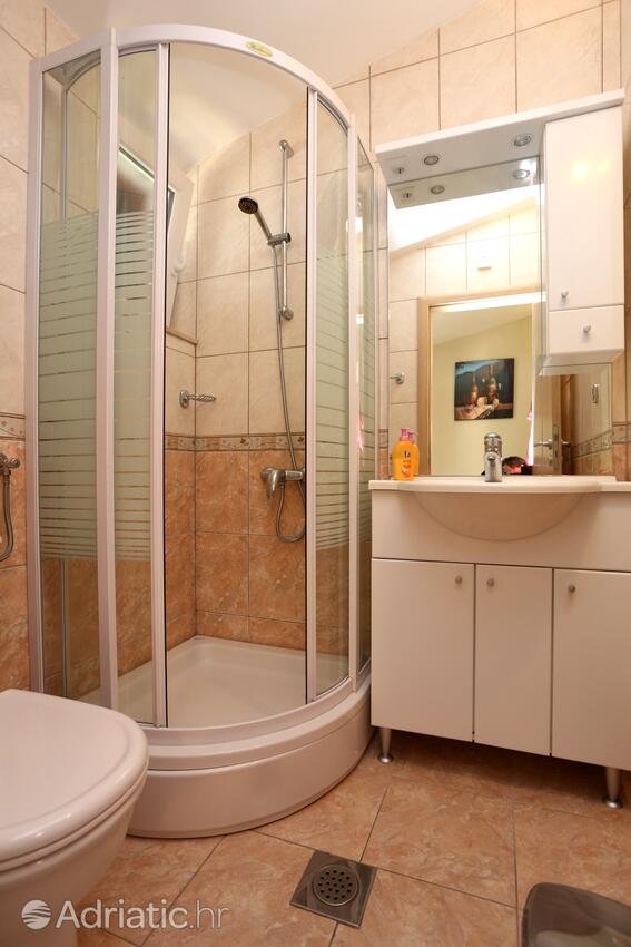 A-10324-c - Private accommodation - Apartments with a parking space Stanići, Omiš
