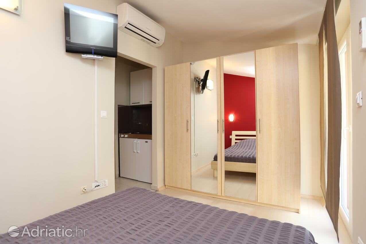 A-10324-c - Private accommodation - Apartments with a parking space Stanići, Omiš