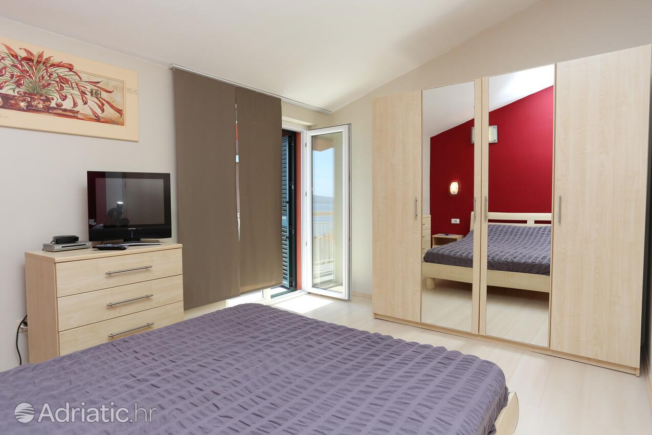 A-10324-c - Private accommodation - Apartments with a parking space Stanići, Omiš
