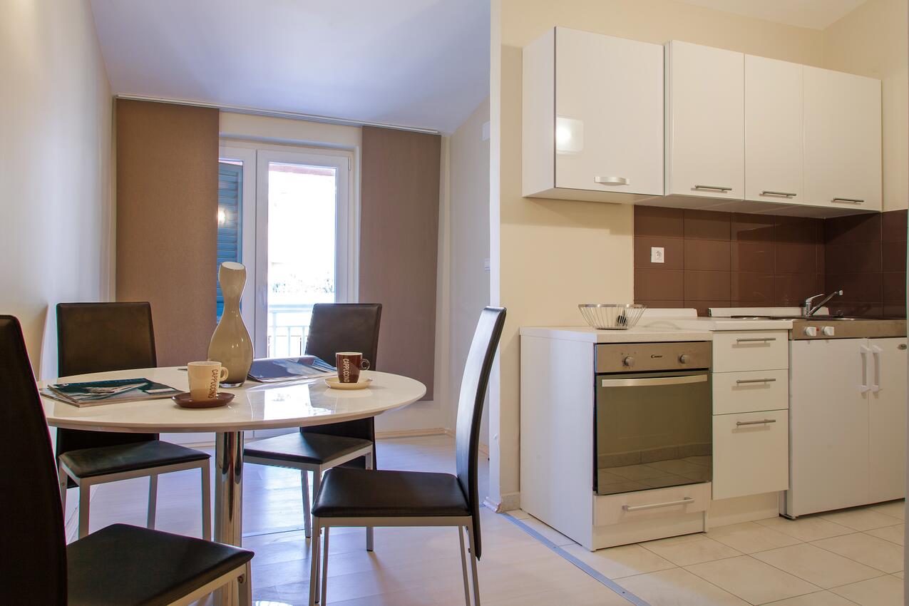 A-10324-c - Private accommodation - Apartments with a parking space Stanići, Omiš