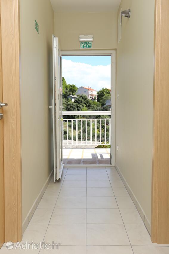 A-10324-c - Private accommodation - Apartments with a parking space Stanići, Omiš