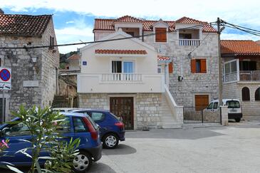 Overnatting Marina, Trogir, Overnatting 10327 - Leiligheter blizu mora med en rullesteinstrand.