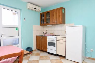 Apartments by the sea Promajna, Makarska - 10329