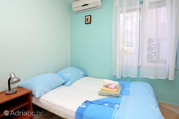 Apartments by the sea Promajna, Makarska - 10329