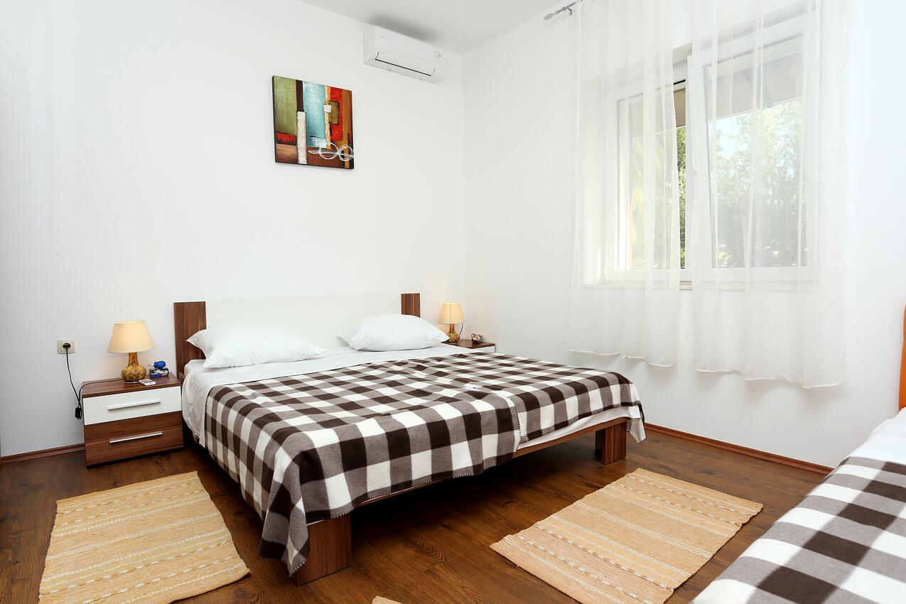 Appartamenti con parcheggio Traù - Trogir - 10337