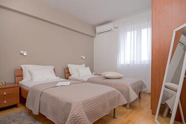 Apartmány a pokoje s parkovištěm  Rogoznica - 10339